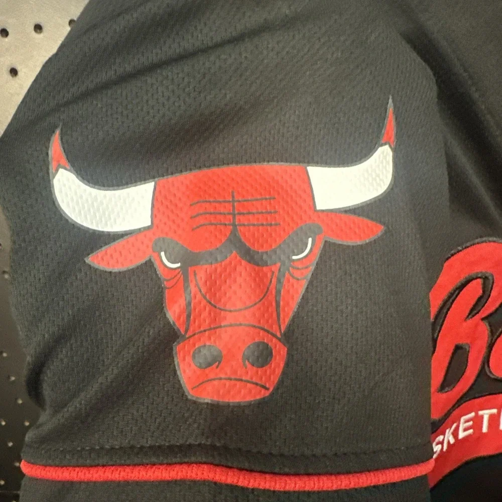 Chicago‎ Bulls Ultra Game Basketball Baseball Button Up Jersey Mens SZ SM Black
